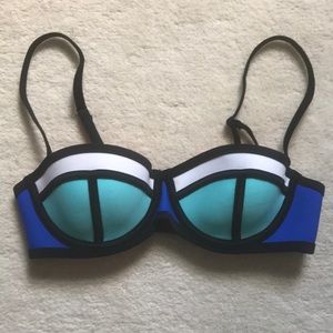 AUTHENTIC TRIANGL SWIM TOP